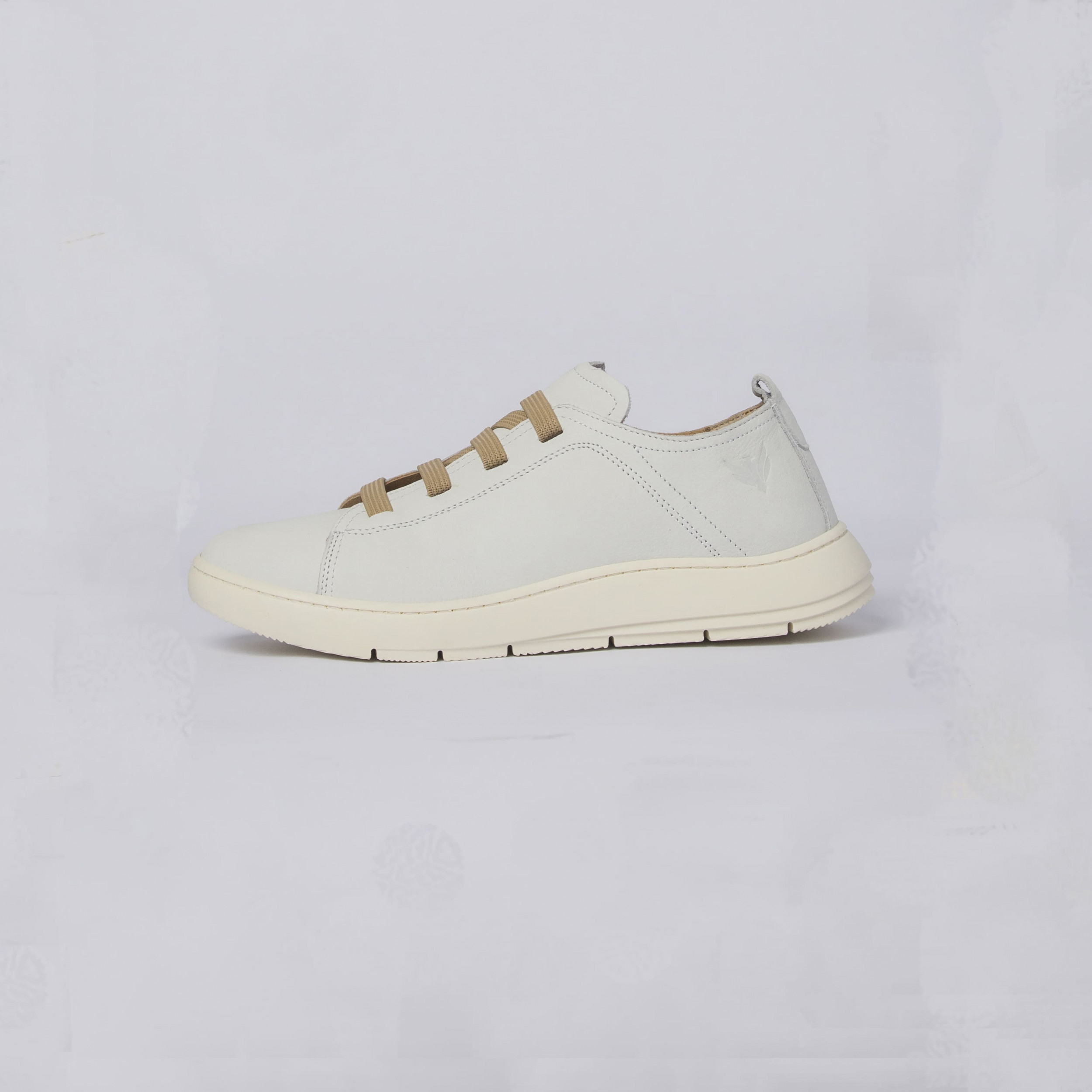 Sneakers in pelle con lacci elastici