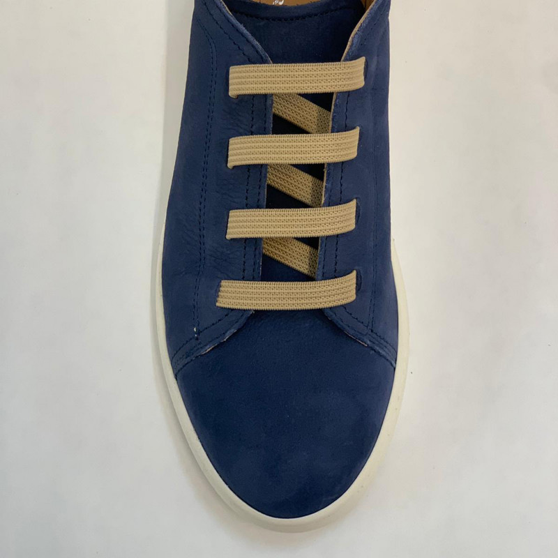 Sneakers donna in pelle con lacci elastici e suola in pelle. Sneakers in pelle con lacci elastici