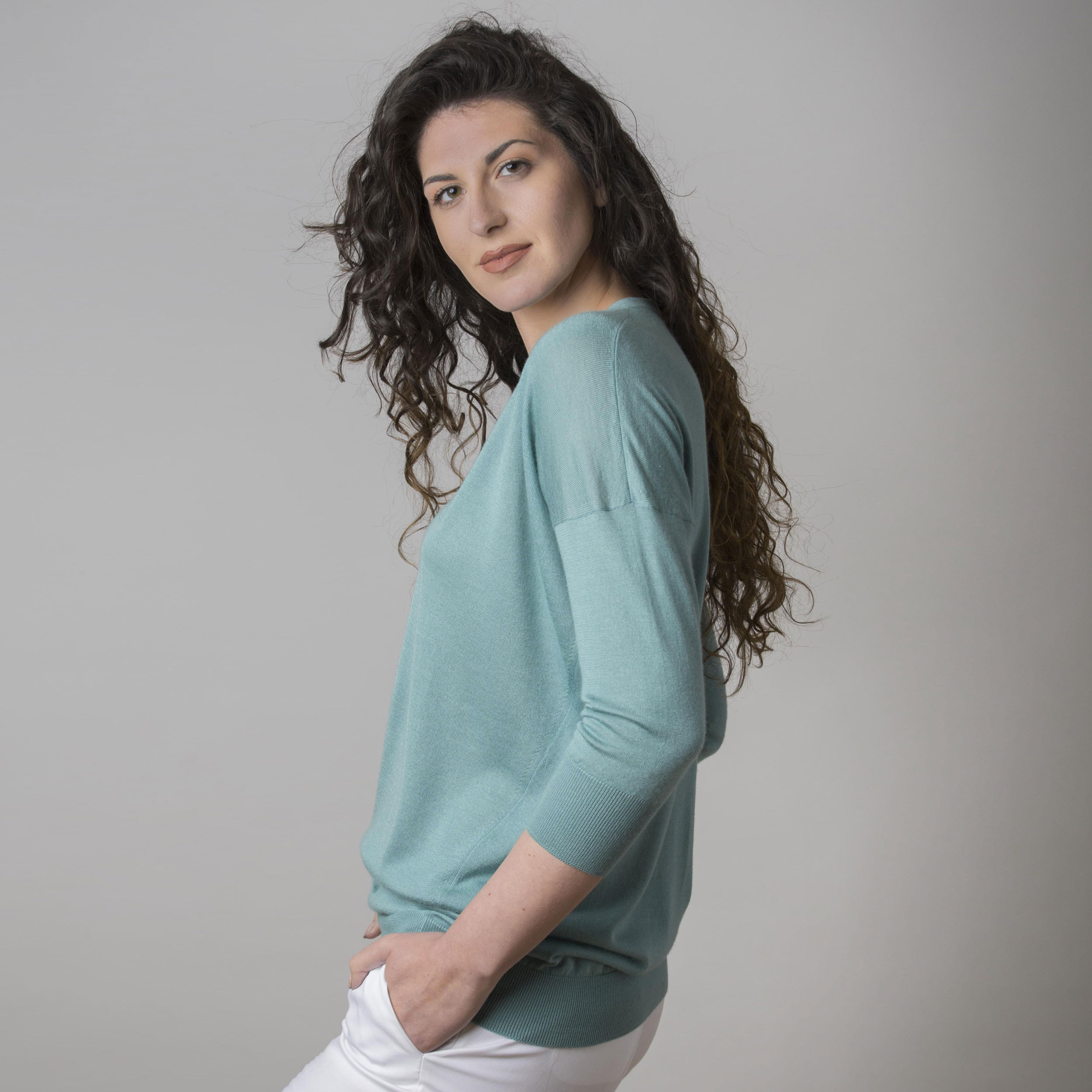 V-neck cashmere and Silk sweater V-neck cashmere and Silk sweater